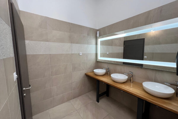 Kiadó iroda - Győr